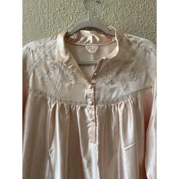 Vtg Ilise Stevens Victorian Pink Satin Look Nightgown Grannycore Lace Sz XL-XXL - Picture 4 of 10